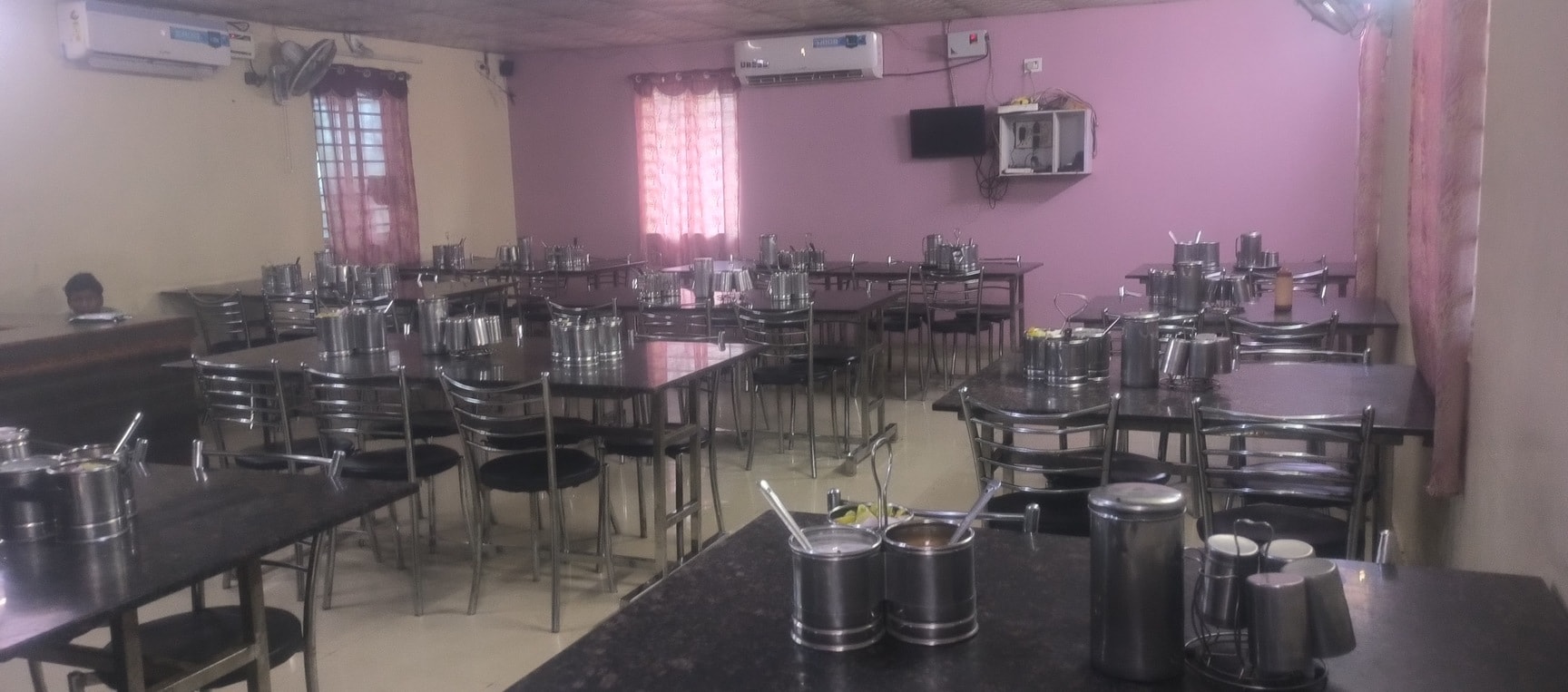 Dining Hall Ambiance